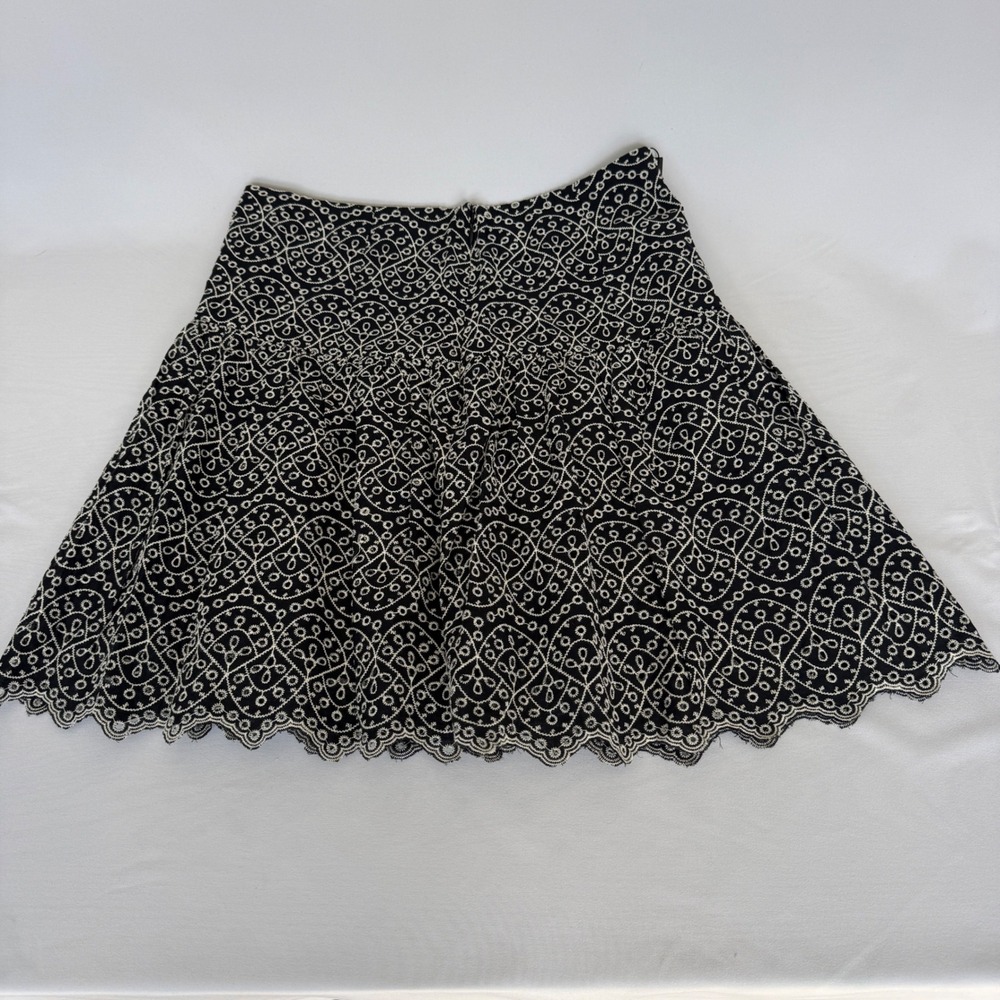 Express Black White Eyelet Embroidered Scalloped Mini Skirt Size 6 NWT Zipper - Picture 5 of 9